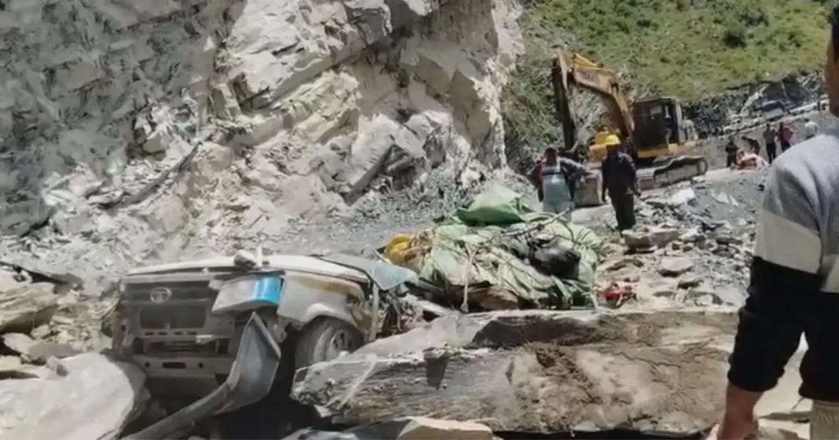 हिमाचल के लाहौल-स्पीति में दर्दनाक हादसा, कड़ू नाला के पास बोल्डर गिरने से टैक्सी सवार 13 लोगों की मौत