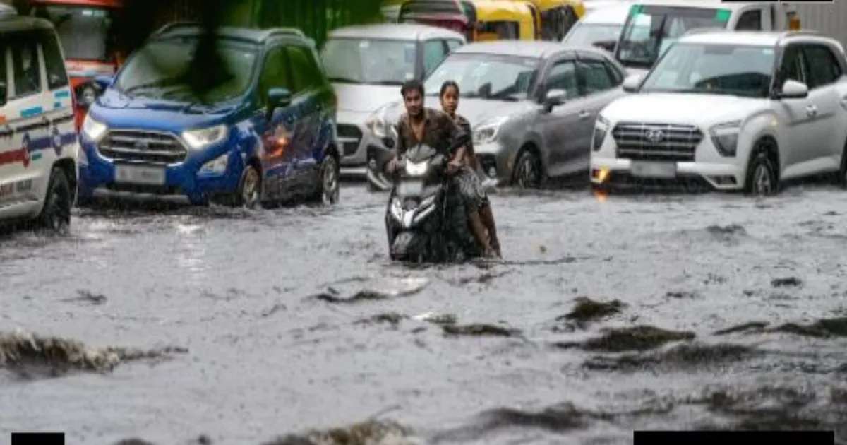 दिल्ली-एनसीआर में मूसलाधार बारिश से जलभराव, मौसम विभाग ने जारी किया रेड अलर्ट