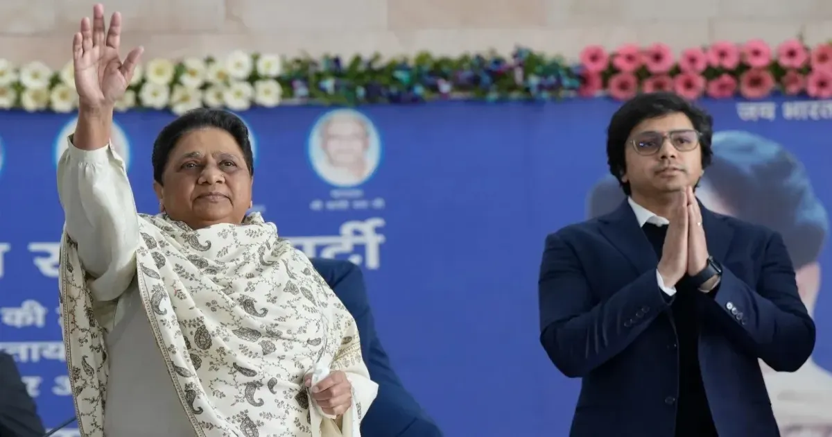 मायावती ने भतीजे आकाश आनंद के राजनीतिक उभार पर लगाया ब्रेक, कहा- अभी बड़ी जिम्मेदारी के लिए परिपक्व नहीं