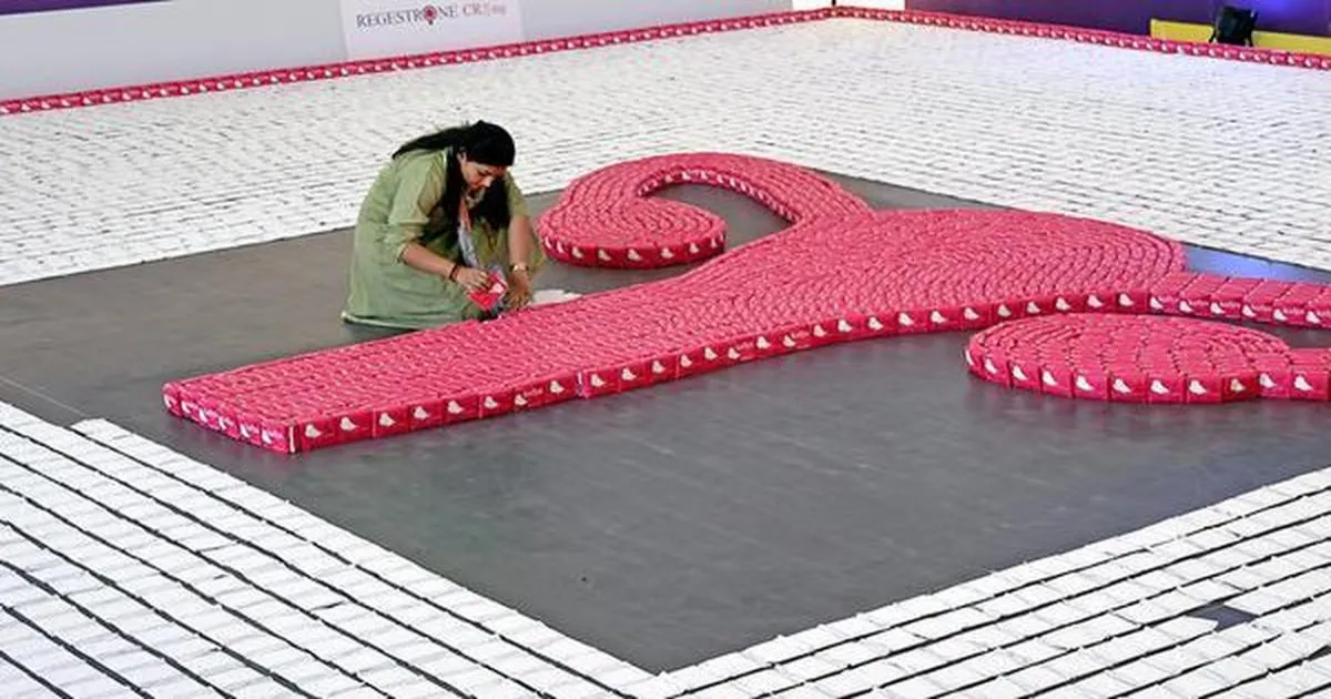 मासिक धर्म स्वास्थ्य मौलिक अधिकार: सुप्रीम कोर्ट, स्कूल छात्राओं को मुफ्त सैनिटरी पैड देने का आदेश