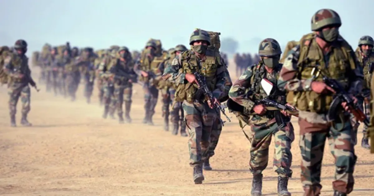 भारत-पाक सीमा पर तैनात CISF कमांडोज़ को सेना दे रही विशेष ट्रेनिंग