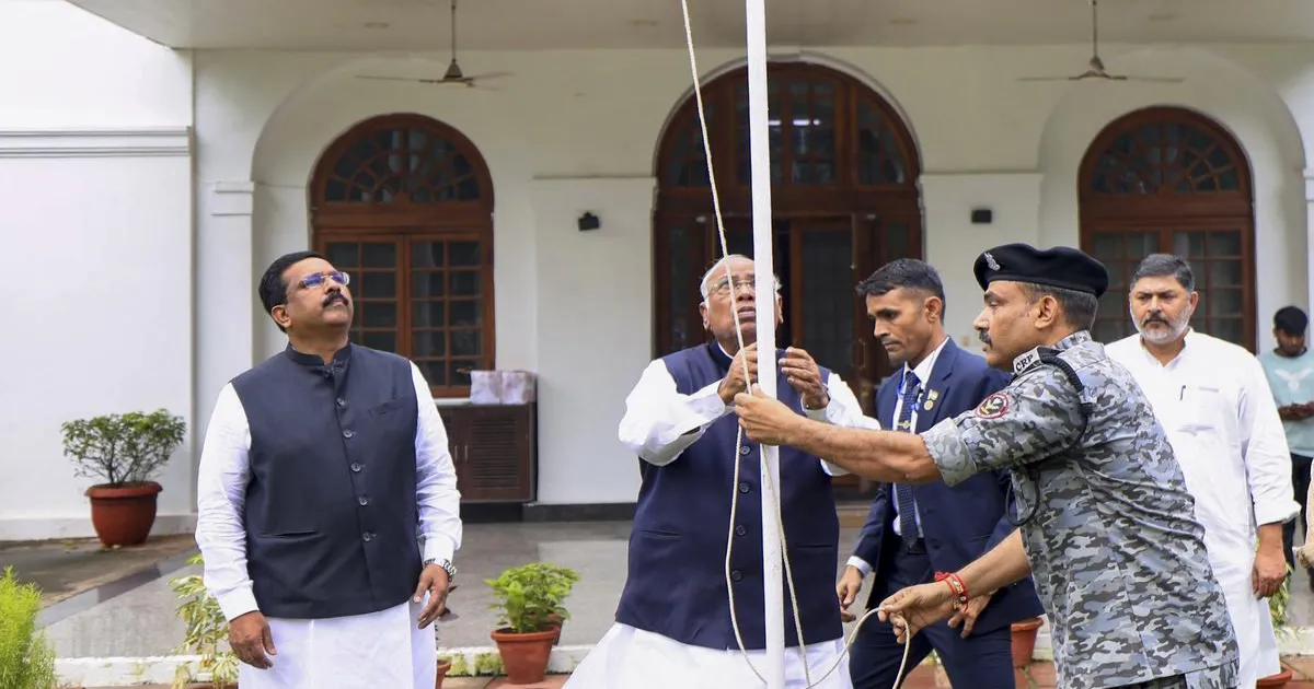 स्वतंत्रता दिवस 2025: सत्ता में बने रहने के लिए भाजपा किसी भी हद तक जा सकती है – मल्लिकार्जुन खड़गे