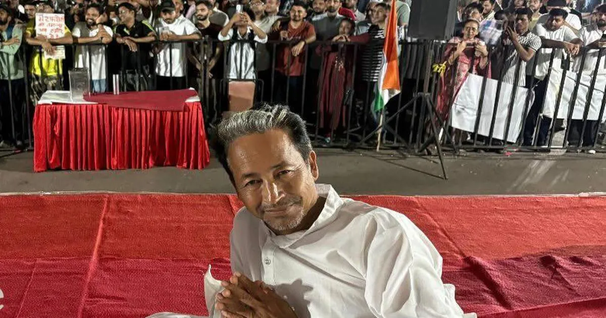 मैं गांधी नहीं हूं, खुद अपने नायक बनें: अनिश्चितकालीन अनशन के बीच सोनम वांगचुक की अपील