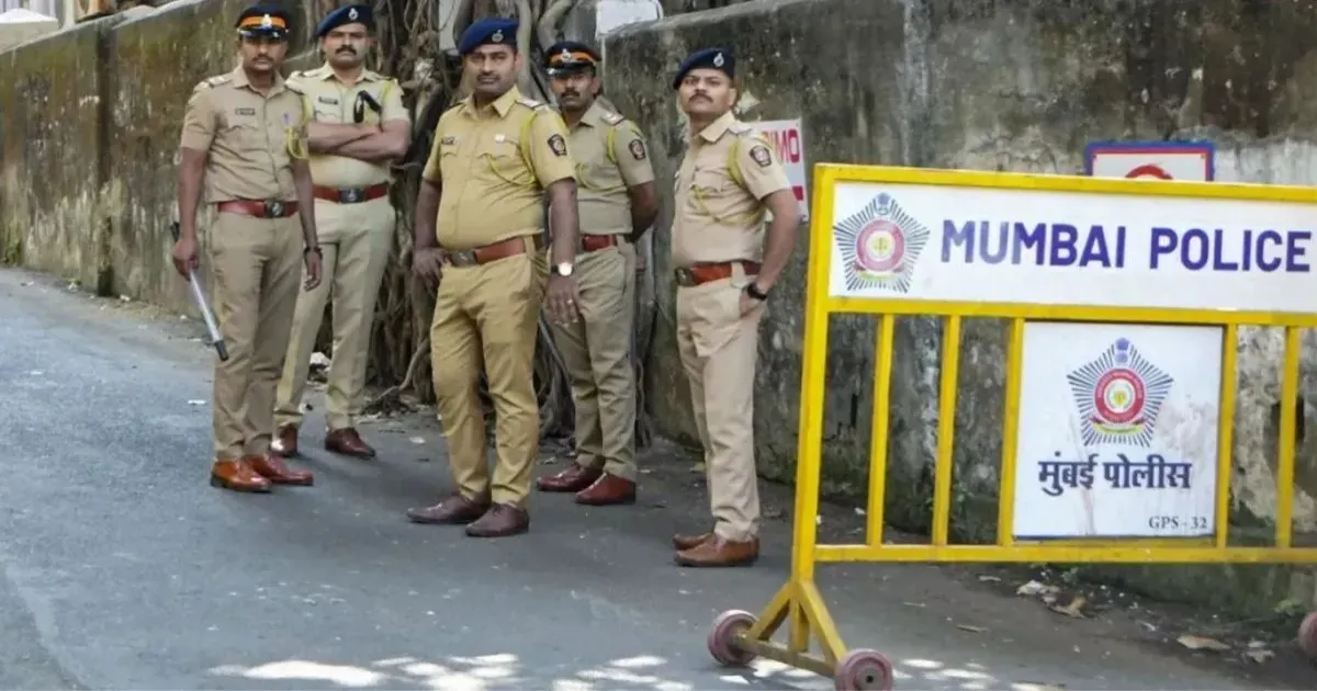 मुंबई के नेवी नगर में नौसेना के जवान, पत्नी और दो बच्चों की मौत, पुलिस जांच में जुटी