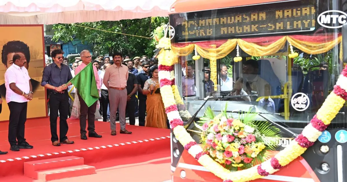 तमिलनाडु सीएम विजय ने एमटीसी और टीएनएसटीसी के लिए 250 नई बसों को दिखाई हरी झंडी