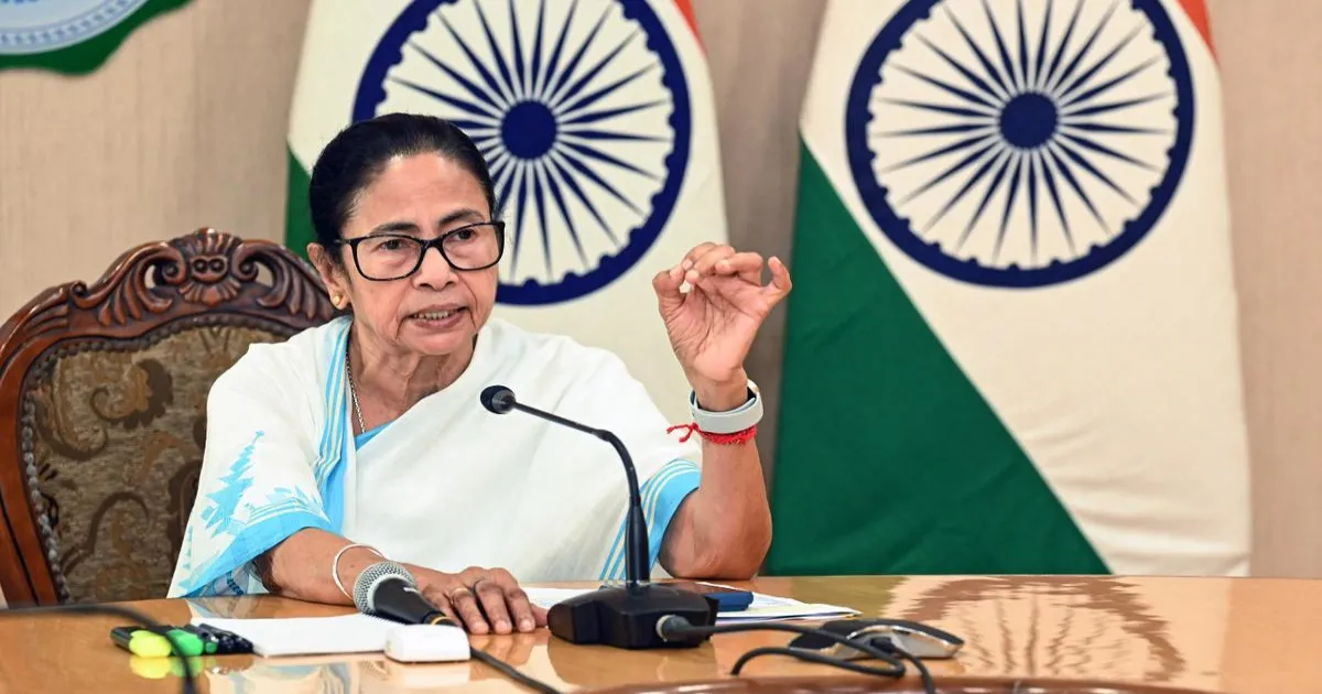 ममता बनर्जी का पीएम मोदी पर वार: हमको चोर कहना अपमानजनक, पद की गरिमा का सम्मान करें