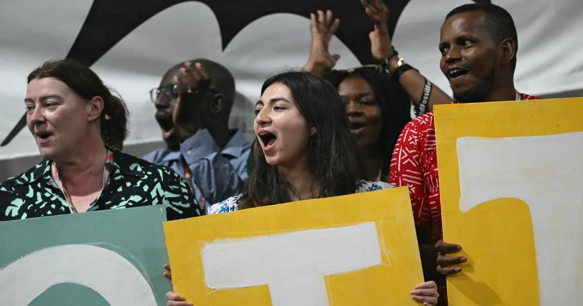 यूएन जलवायु सम्मेलन स्थल पर प्रदर्शनकारियों और सुरक्षा कर्मियों के बीच झड़प