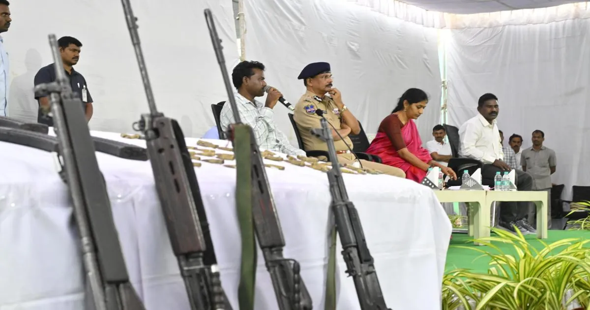 तेलंगाना में 37 माओवादी काडर मुख्यधारा में लौटे