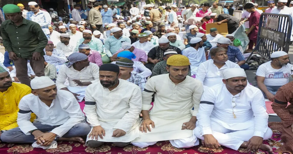 रमज़ान 2026: तेलंगाना सरकार ने मुस्लिम कर्मचारियों को 4 बजे कार्यालय से छुट्टी देने की अनुमति दी