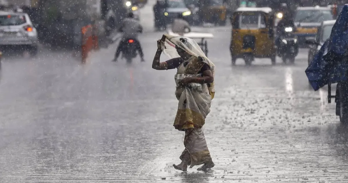 मई में सामान्य से अधिक बारिश की संभावना, कई राज्यों में हीटवेव का अलर्ट: IMD