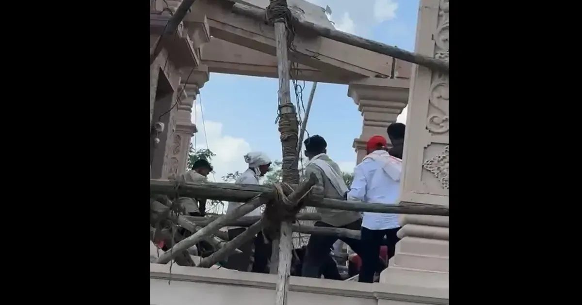 महाराष्ट्र के परभणी में मंदिर का छत गिरा, 30 से  40 श्रद्धालु फंसे होने की आशंका, राहत कार्य जारी