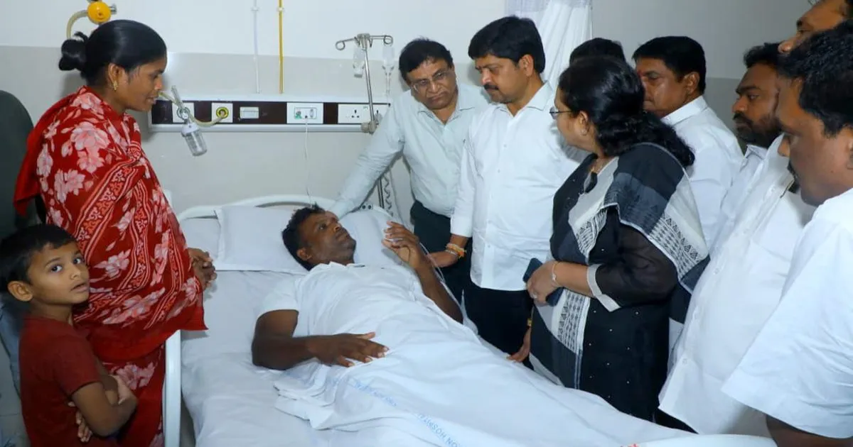 विशाखापत्तनम तट से लापता मछुआरों के परिवारों को आंध्र सरकार ने दी 60 लाख रुपये की राहत