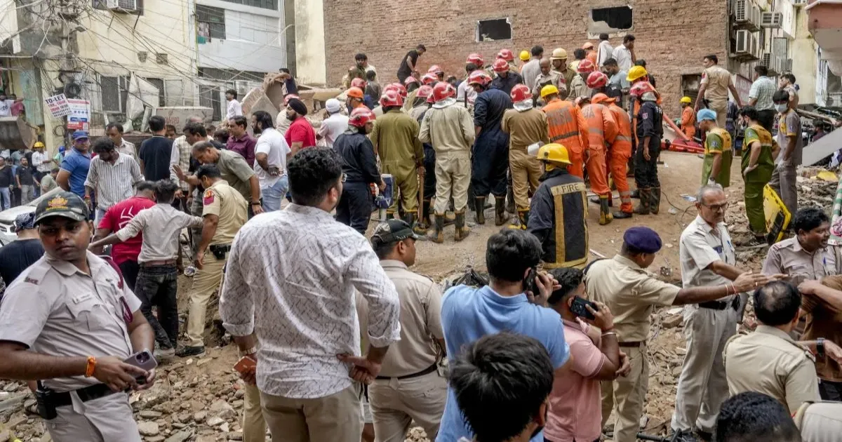 सत्य निकेतन इमारत हादसा: मलबे के अंदर से छात्र कर रहे फोन, बोले बीजेपी विधायक अनिल शर्मा