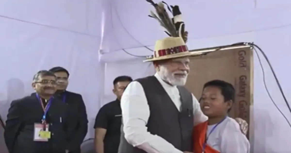 पीएम मोदी का चुराचांदपुर दौरा: विस्थापितों से मुलाकात, ₹7,300 करोड़ की परियोजनाओं का शुभारंभ