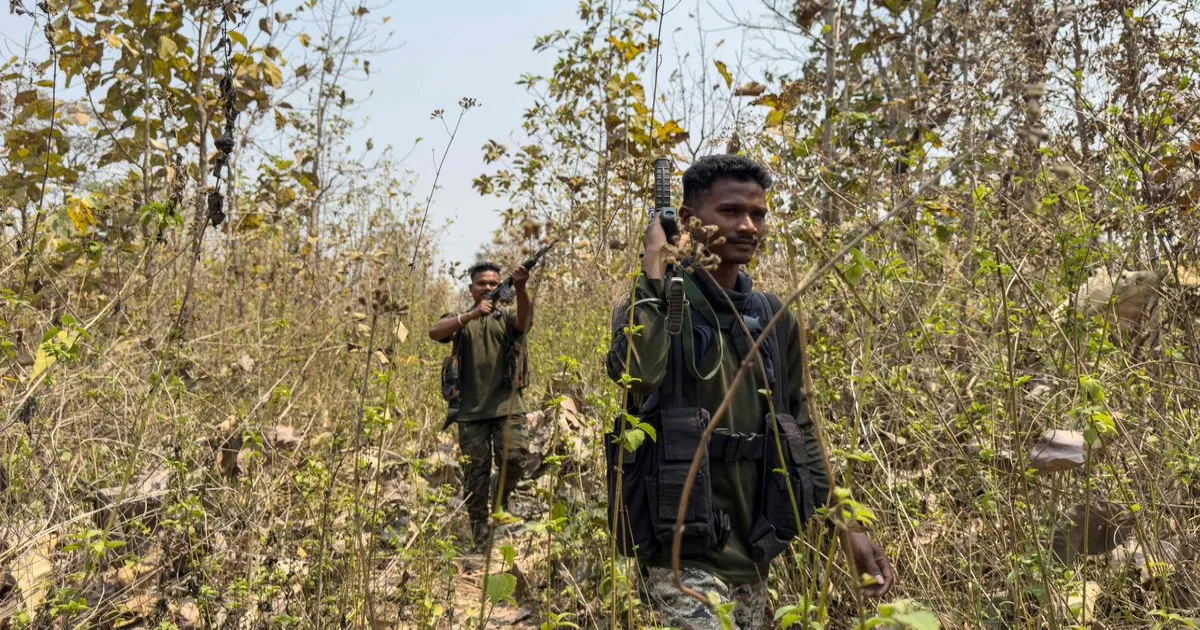 छत्तीसगढ़ के दंतेवाड़ा में 71 माओवादियों का आत्मसमर्पण 
