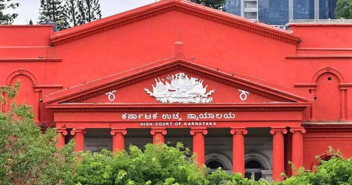 कर्नाटक हाईकोर्ट ने सरकारी परिसरों में निजी संगठनों की गतिविधियों पर रोक लगाने वाले आदेश पर लगाई रोक
