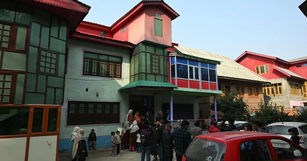 फरीदाबाद विस्फोटक बरामदगी मामले में गिरफ्तार डॉक्टर के परिवार ने आतंकवादी संबंधों से किया इनकार