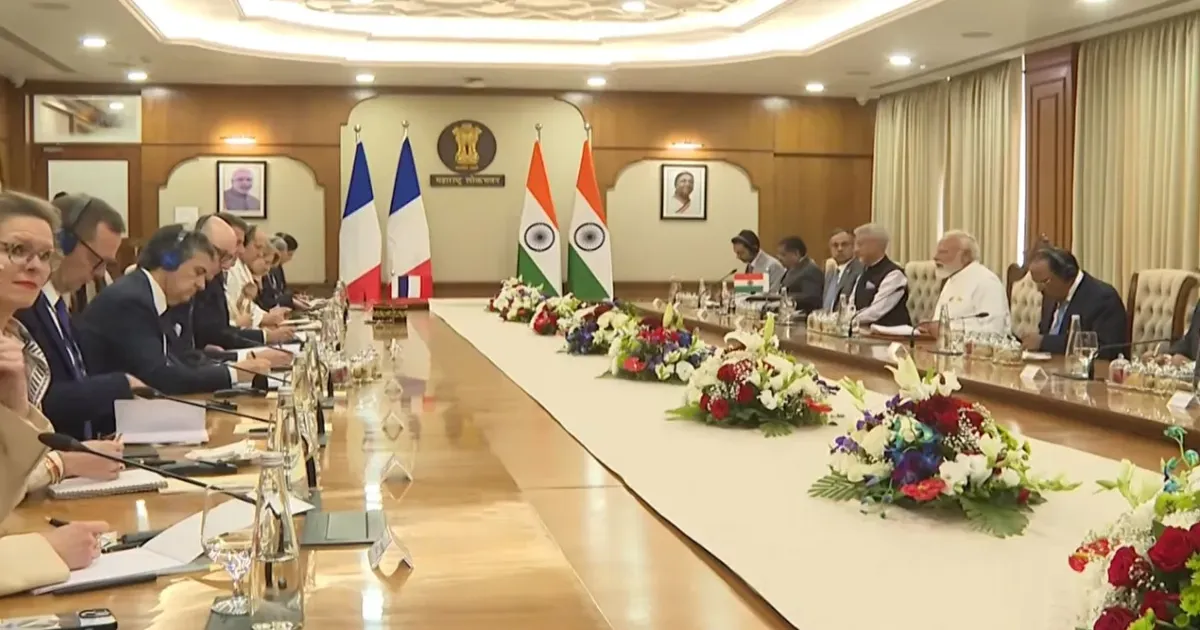 भारत-फ्रांस साझेदारी वैश्विक स्थिरता के लिए एक ताकत: पीएम मोदी ने इमैनुएल मैक्रोन से की मुलाकात