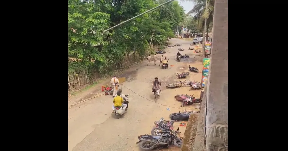 मेदिनीपुर में बाइक रैली के दौरान भाजपा प्रत्याशी अजीत कुमार पर हमला, कई कार्यकर्ता घायल