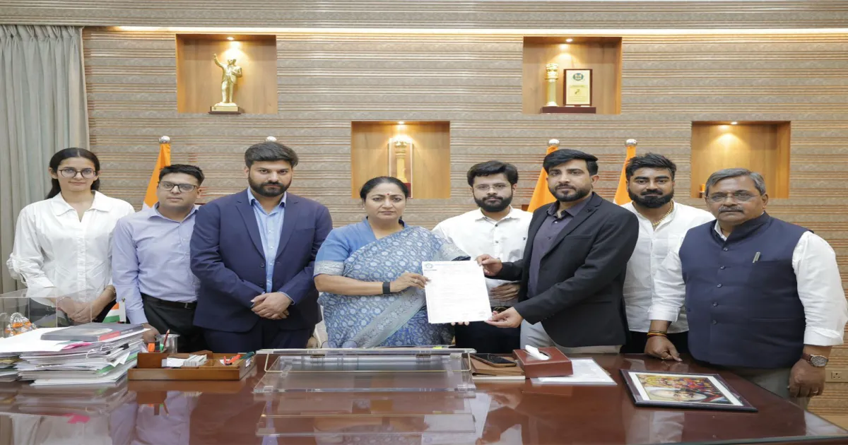 एफएआईएमए ने दिल्ली मुख्यमंत्री से की मुलाकात, साकेत भवन हादसे के पीड़ितों के लिए मुआवजे की मांग
