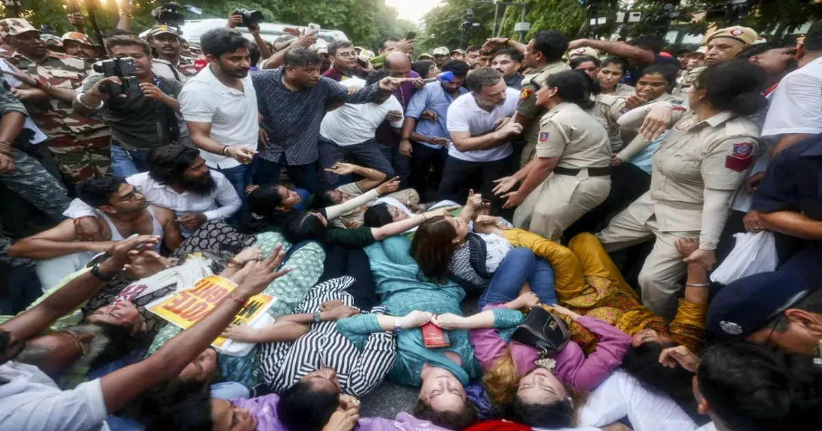 राहुल गांधी के नेतृत्व में प्रदर्शन के दौरान महिला पुलिसकर्मियों से छेड़छाड़ का आरोप, सुप्रीम कोर्ट में केंद्र का दावा