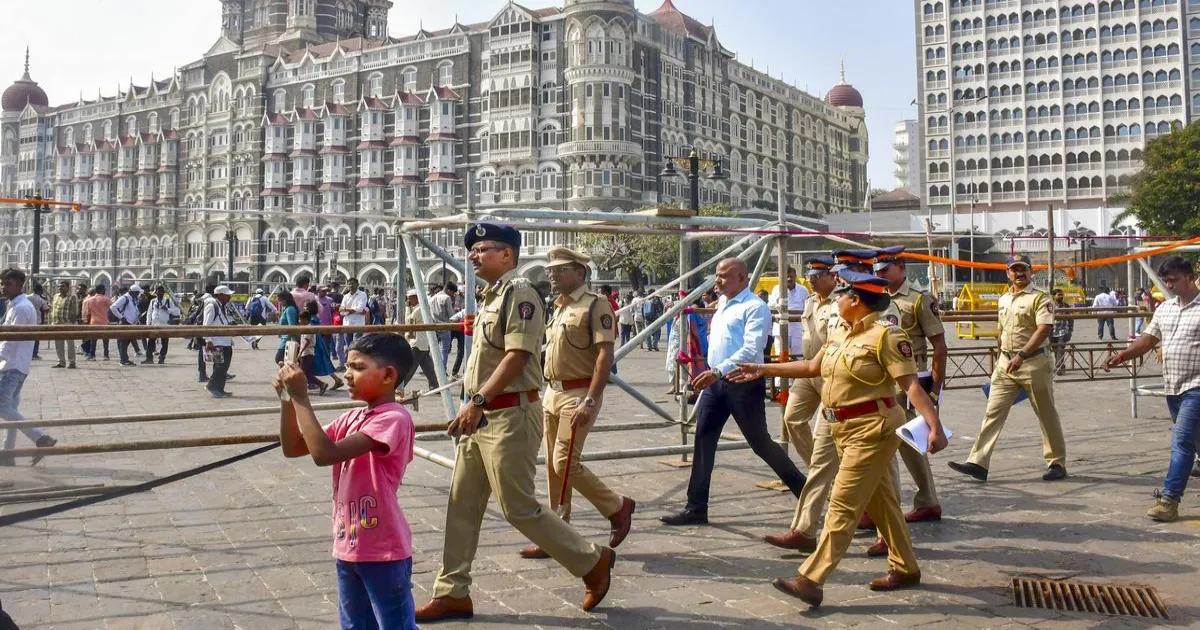 mumbai-police-bomb-threat-investigation