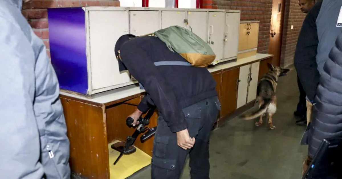 नोएडा के कई स्कूलों को मिले बम धमकी वाले ईमेल, जांच में निकले फर्जी: पुलिस