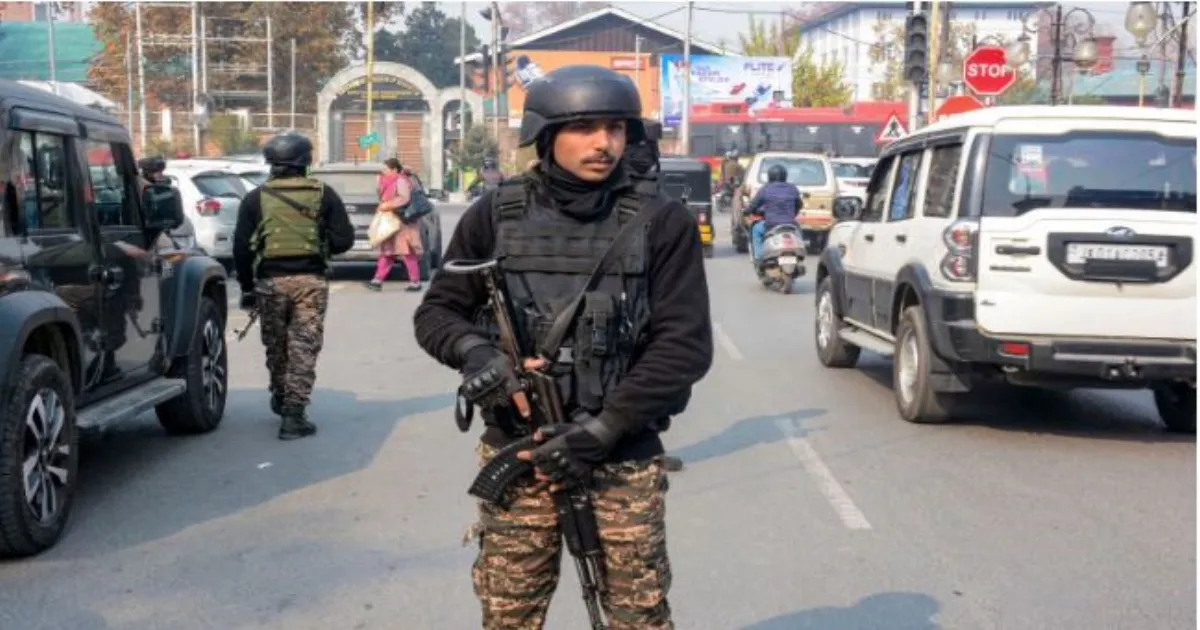 जम्मू-कश्मीर में संदिग्ध गुब्बारों की घटनाएं बढ़ीं, पीआईए निशान वाला विमाननुमा गुब्बारा बरामद