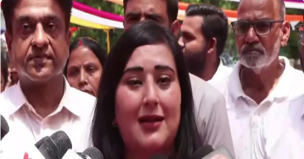 एक पेड़ मां के नाम अभियान में शामिल हुए बीजेपी नेता, बांसुरी स्वराज ने की प्रधानमंत्री नरेंद्र मोदी की सराहना