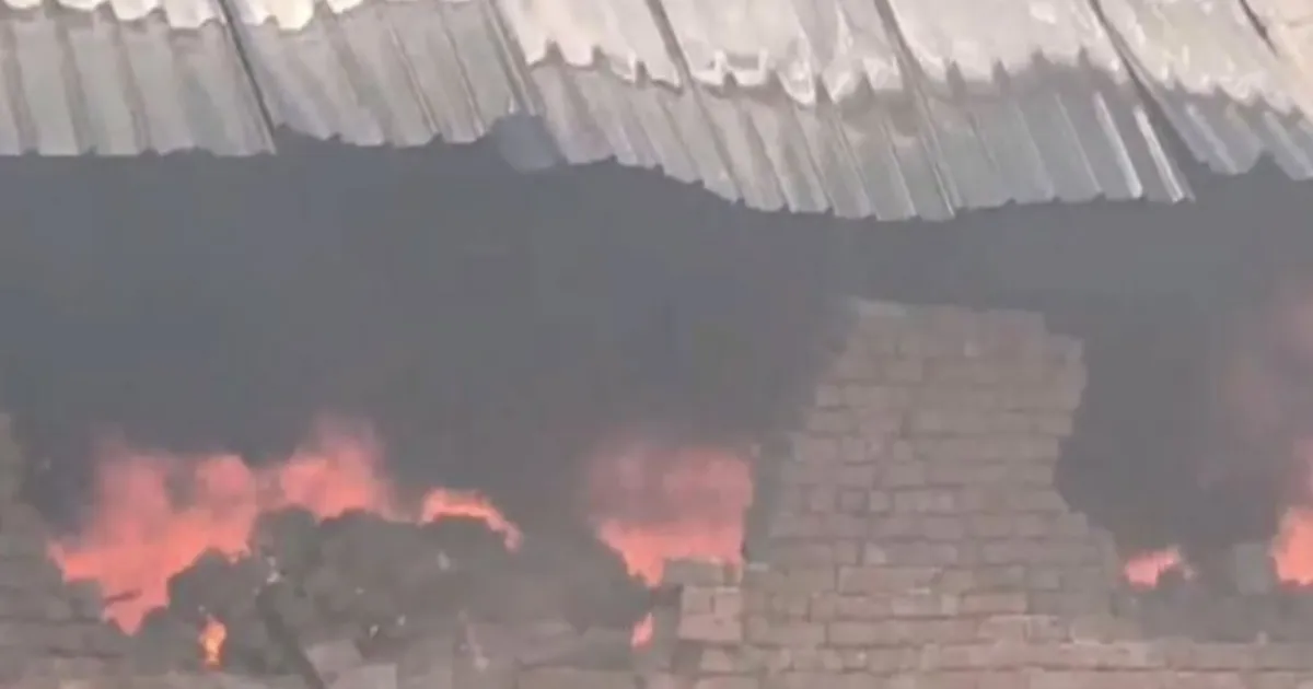 हापुड़ के पिलखुवा में झुग्गी बस्ती में भीषण आग, आठ दमकल गाड़ियों ने काबू पाया 