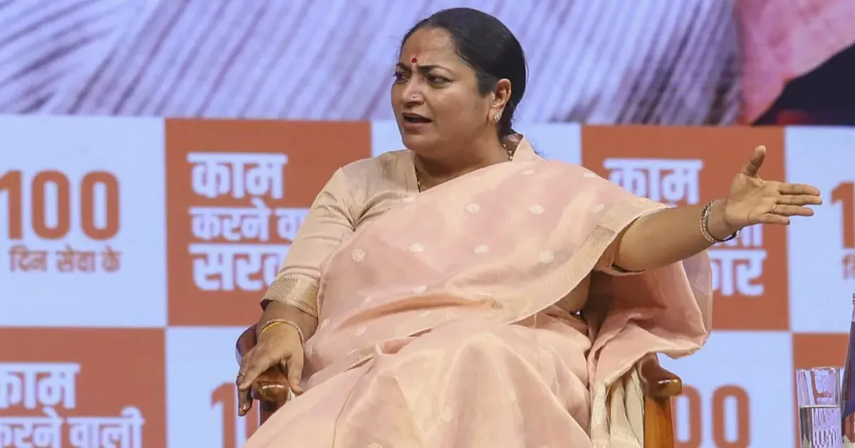 दिल्ली में 2.30 लाख घरों में मुफ्त सोलर पैनल लगाने का लक्ष्य, मार्च 2027 तक पूरा होगी योजना
