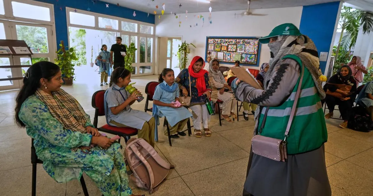 भारतीय सस्ती वैक्सीन की कमी से पाकिस्तान की अर्थव्यवस्था पर दबाव: स्वास्थ्य मंत्री