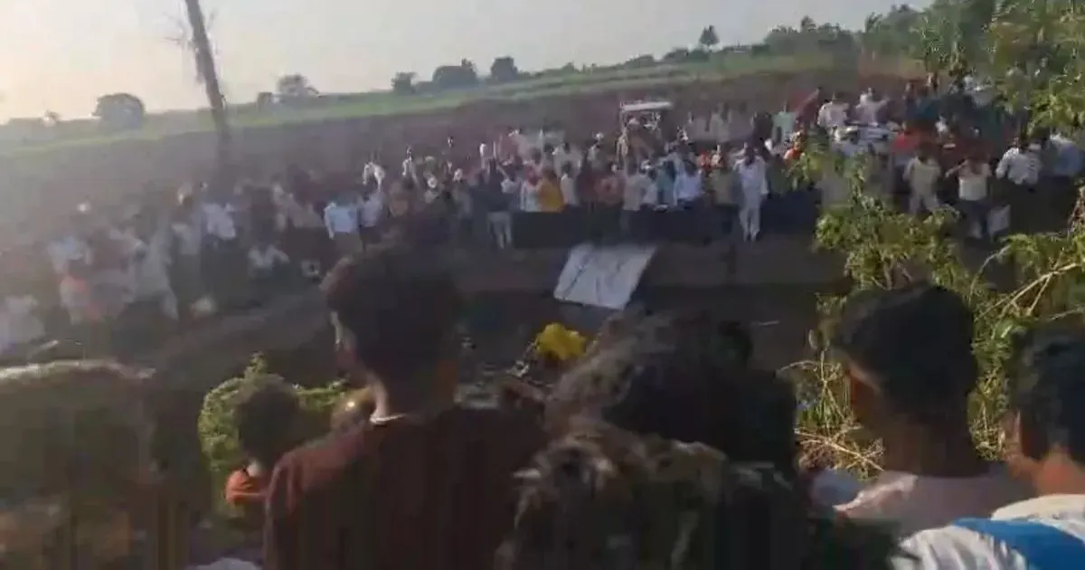 सोलापुर हादसा: तीर्थयात्रियों की पिकअप वैन कुएं में गिरी, 8 की मौत
