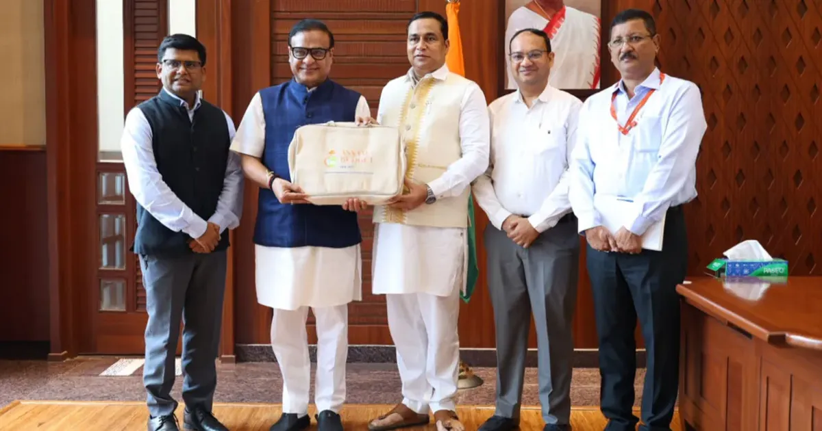 असम बजट 2026: पाइप्ड नेचुरल गैस पर वैट घटाकर 5% करने का प्रस्ताव, छोटे चाय उत्पादकों को भी राहत