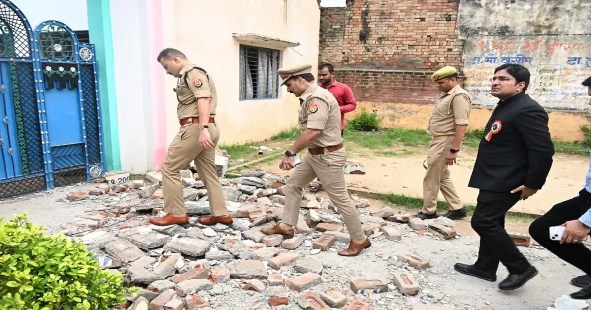 संभल में स्वतंत्रता दिवस समारोह के दौरान स्कूल का छज्जा गिरा, एक बच्चे की मौत, दो घायल