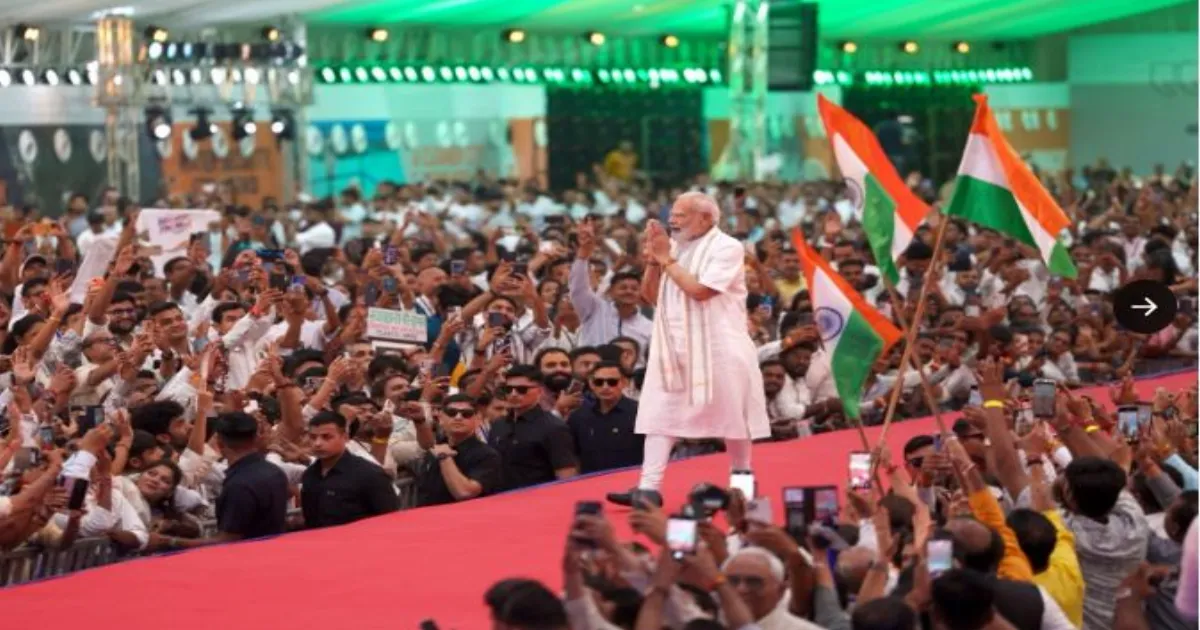 झूठ की गूंज फैलाने वालों को सच हराएगा: गुजरात में पीएम मोदी का राहुल गांधी पर निशाना