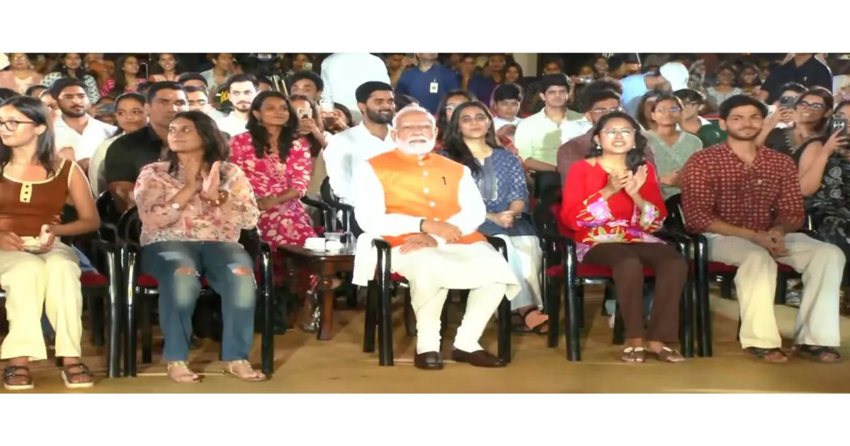 पंडित दीनदयाल उपाध्याय की जयंती पर पीएम मोदी ने दिल्ली के पार्क में भजन क्लबिंग कार्यक्रम में हिस्सा लिया