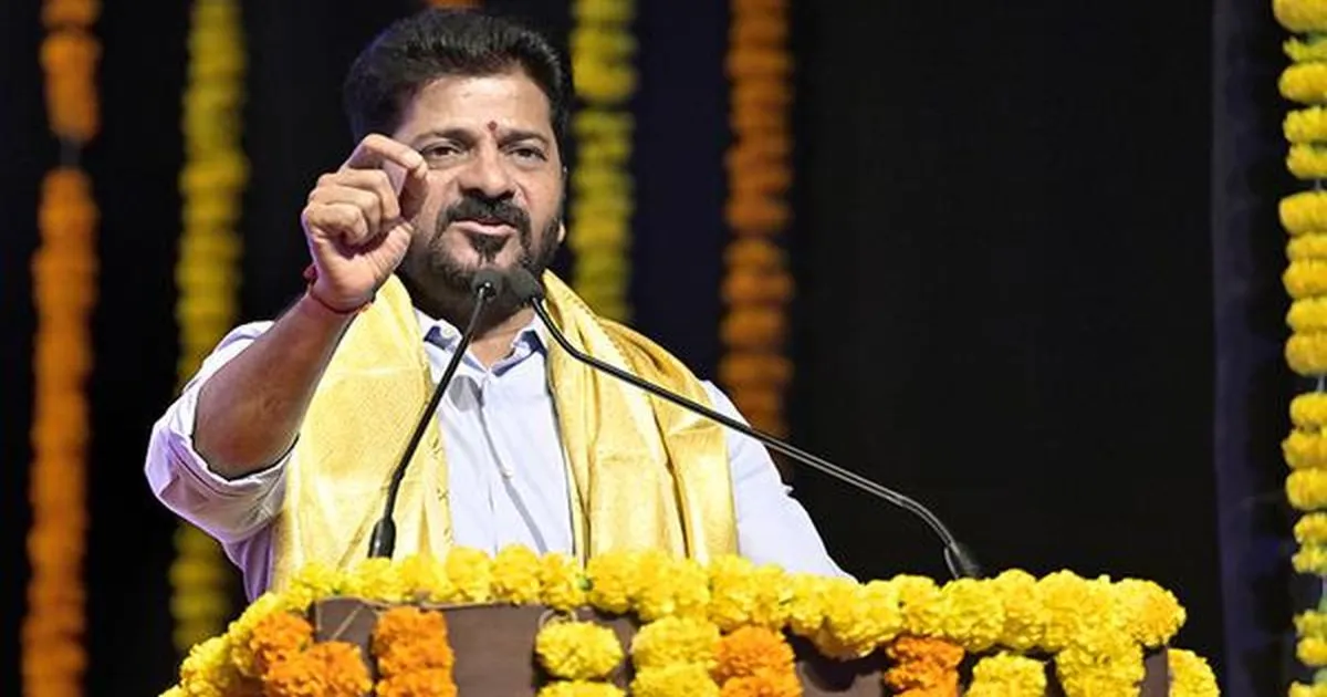 स्थानीय निकाय चुनावों में बीसी आरक्षण बढ़ाने पर रेवंत रेड्डी का केसीआर और बीआरएस पर हमला