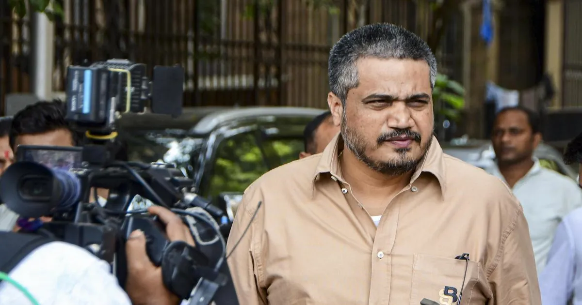 अजीत पवार के विमान में अतिरिक्त ईंधन टैंक, रोहित पवार का आरोप; जांच के लिए निगरानी समिति की मांग