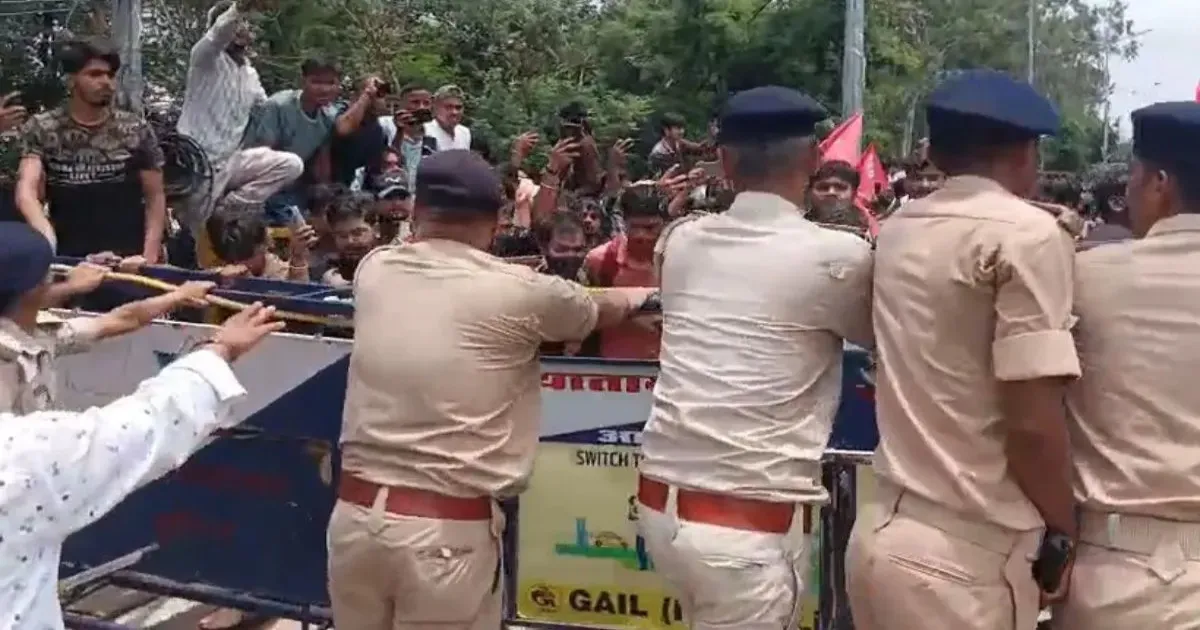 नीट पेपर लीक विरोध प्रदर्शन: पटना में छात्रों का प्रदर्शन हिंसक, पुलिस ने छोड़े आंसू गैस के गोले और पानी की बौछार
