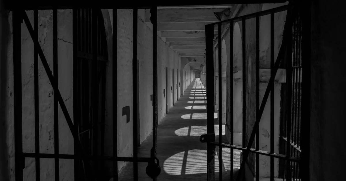 two-inmates-escape-french-jail