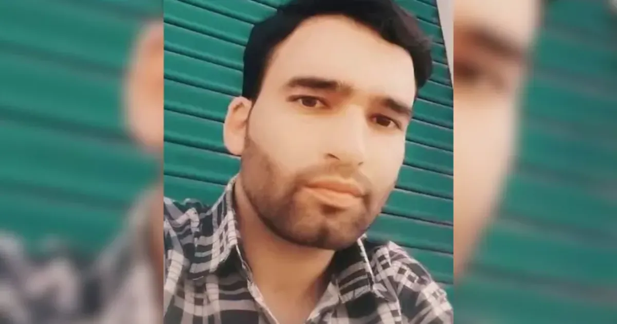 गणतंत्र दिवस पर जम्मू-कश्मीर ने पहलगाम में आतंकियों से लड़ते हुए शहीद हुए नागरिक को किया सम्मानित