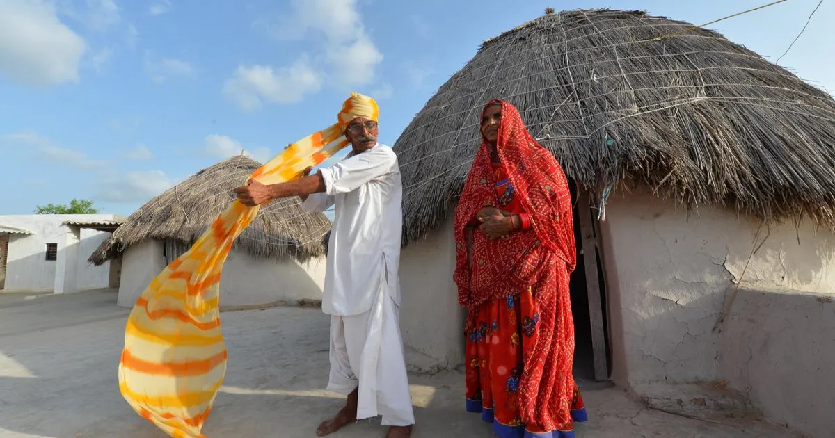 भारत की ट्रेन: गुजरात में 185 पाकिस्तानी नागरिकों को मिली भारतीय नागरिकता, 16 साल का इंतज़ार खत्म