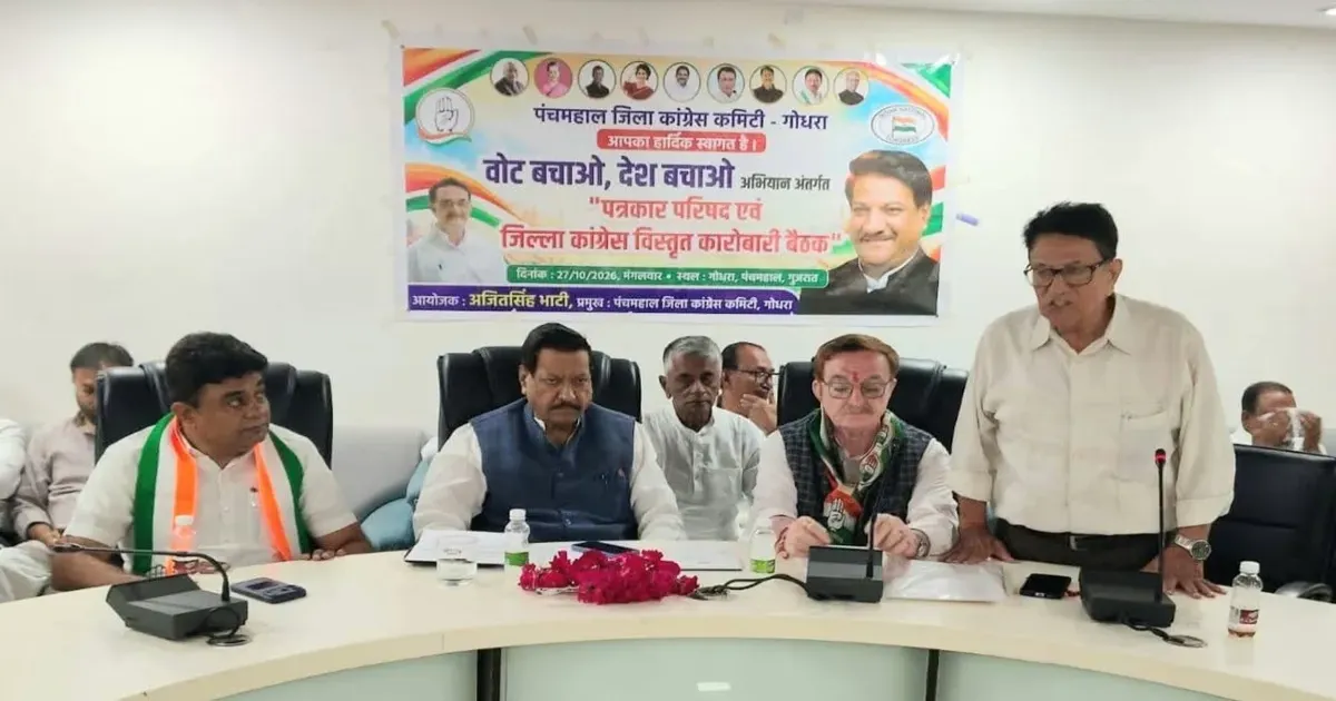 मल्लिकार्जुन खड़गे ने गलती की, उन्हें माफी मांगनी चाहिए: पूर्व मुख्यमंत्री पृथ्वीराज चव्हाण