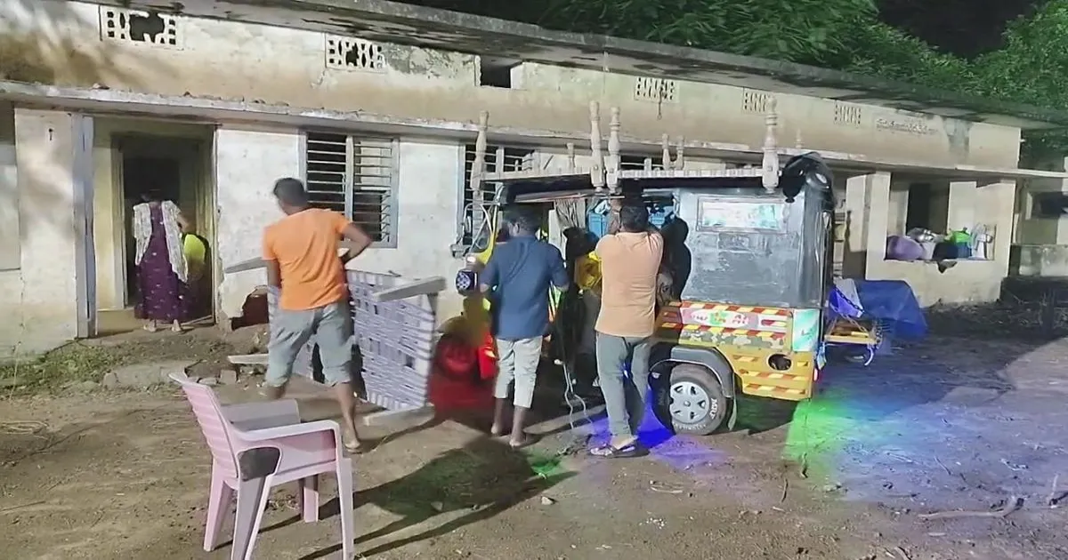 गोदावरी में बाढ़, कई इलाके मुख्य भूमि से कटे