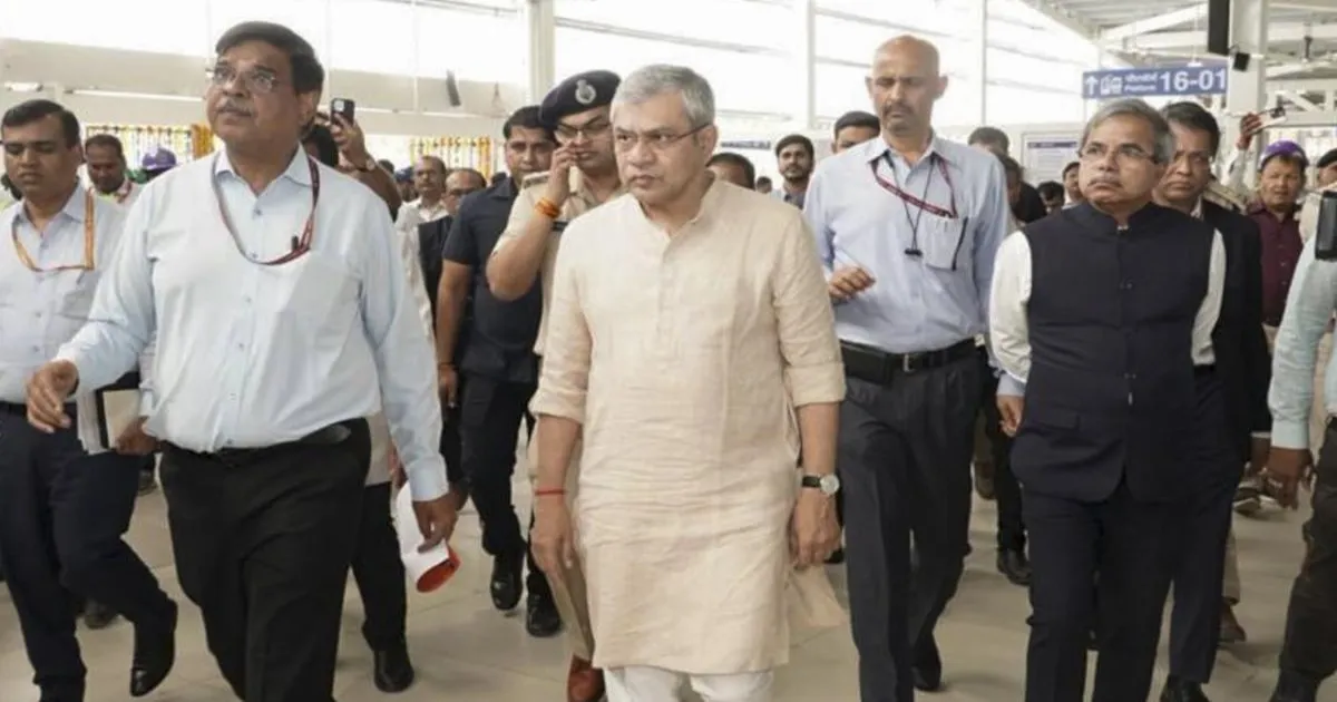 अखिलेश यादव का फेसबुक अकाउंट बहाल, वैष्णव ने निलंबन में कोई भूमिका न होने का किया दावा
