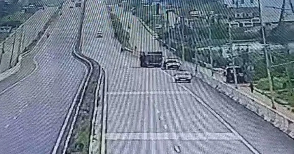 बेंगलुरु के पास सड़क हादसा: रियलिटी शो डांसर की ट्रक से कुचलकर मौत, कैमरे में कैद हुआ दर्दनाक पल