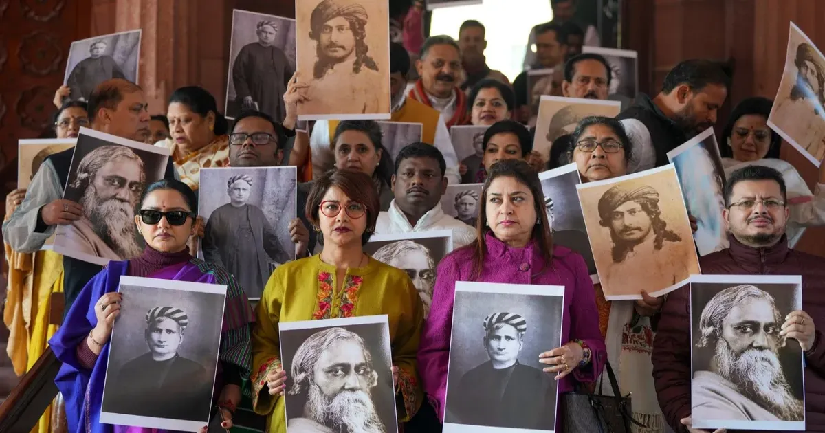 वंदे मातरम् विवाद: बंगाल के आइकॉन के अपमान के खिलाफ टीएमसी सांसदों का मौन प्रदर्शन