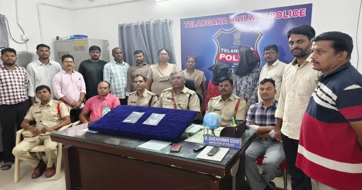 सिकंदराबाद रेलवे स्टेशन पर चाकू की नोक पर लूट, दो आरोपी गिरफ्तार