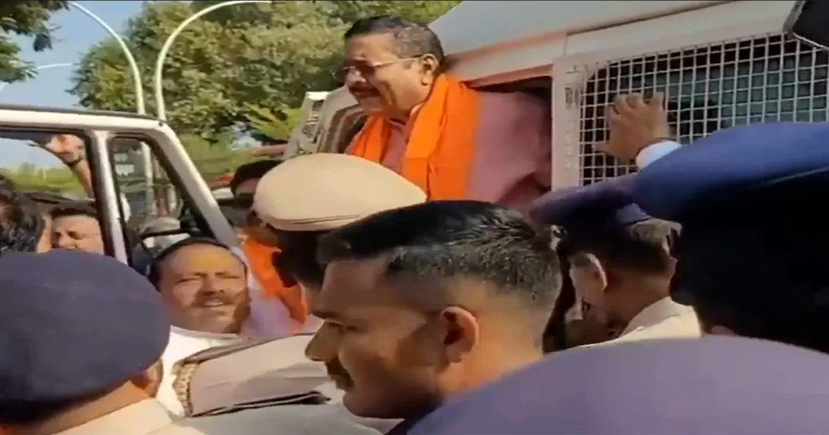 कर्नाटक में हिजाब विवाद फिर गरमाया, भाजपा विधायक बसनगौड़ा पाटिल यतनाल प्रदर्शन के दौरान हिरासत में